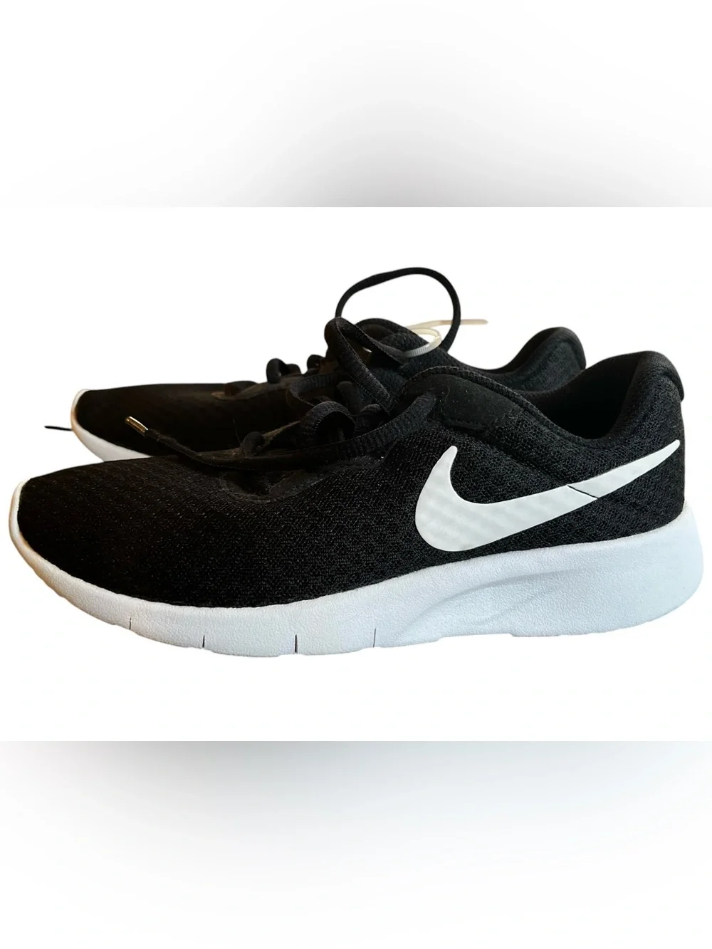 US 3.5 Boys Nike Tanjun Mesh Sneakers in Black and White